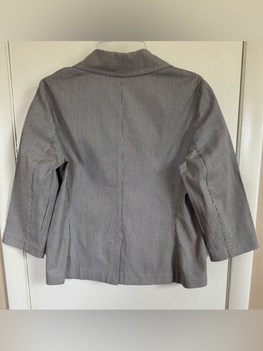 Talbots Black and White Pinstripe Blazer size 8(A-47) - Picture 2 of 6